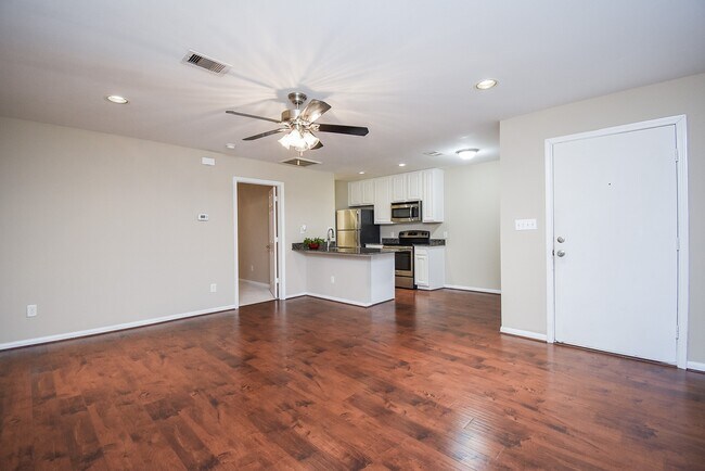 Building Photo - 5343 Richmond Ave.