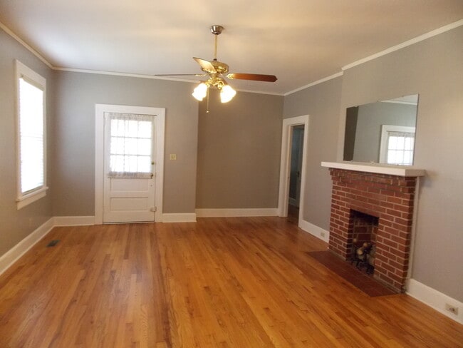 Building Photo - Cute Home in Jordan - Johnson Area