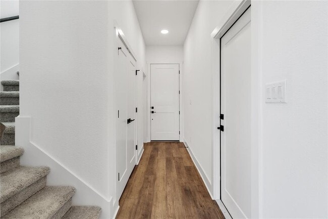 Building Photo - 8589 Meridy Lp