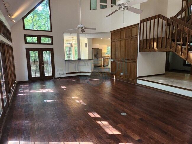 Building Photo - RARE exquisite home on acreage in the heart of West Little Rock!