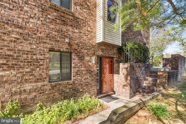 Building Photo - 403 Mountainview Dr