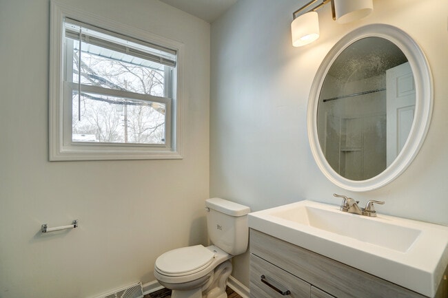 Building Photo - 1924 3rd Ave