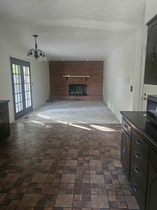 Building Photo - 121 S Regency Dr