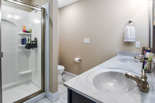 Building Photo - Pet Friendly Three Bedroom!