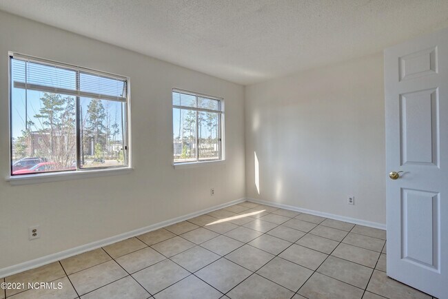 Building Photo - 4750 Seahawk Sq