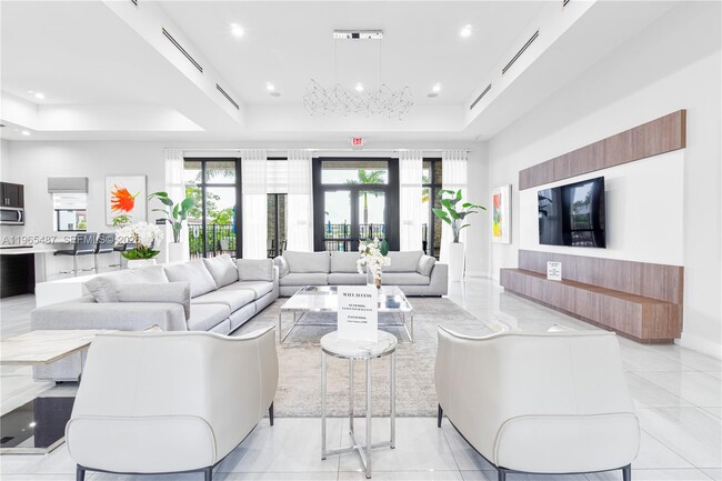 Building Photo - 817 NE 211th St