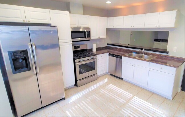 Building Photo - Single Story House in Beautiful Gated Comm...