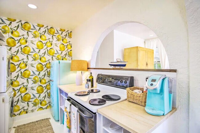 Building Photo - 446 27th St