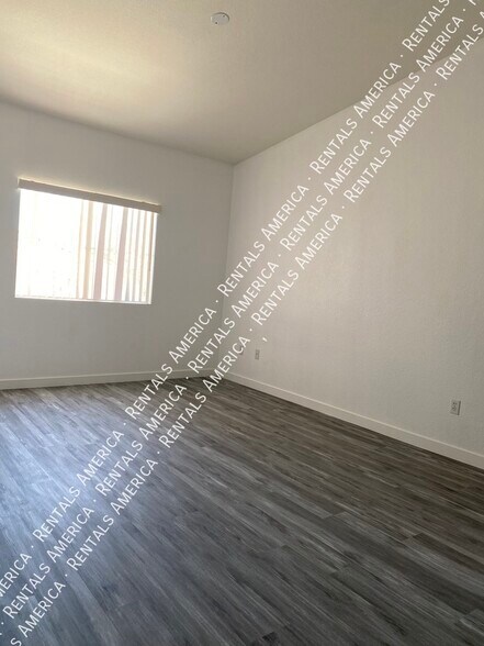 Building Photo - 401 Amber Pine St