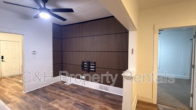 Building Photo - 631 Miles Ave