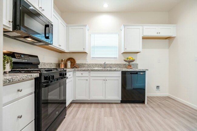 Building Photo - 6 S Emerald Ct