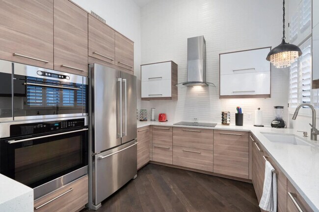 Building Photo - 7950 E Starlight Way