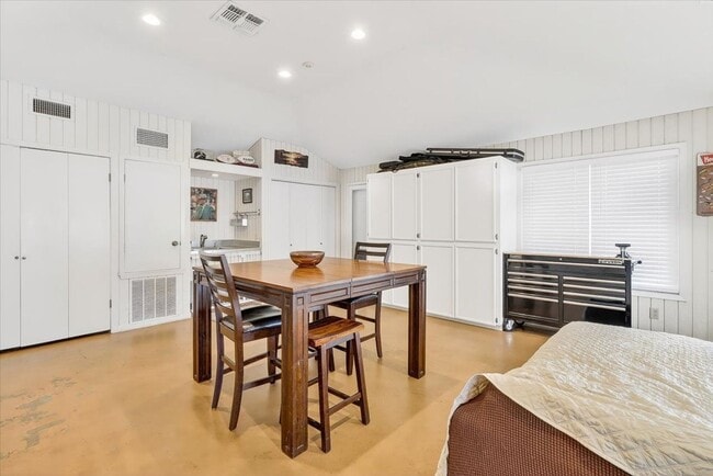 Building Photo - 722 Brock Dr