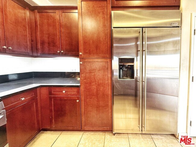 Building Photo - 629 Traction Ave