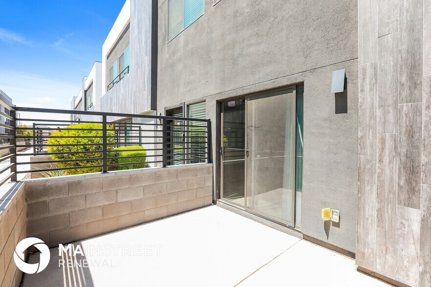 Building Photo - 1119 S Stapley Dr