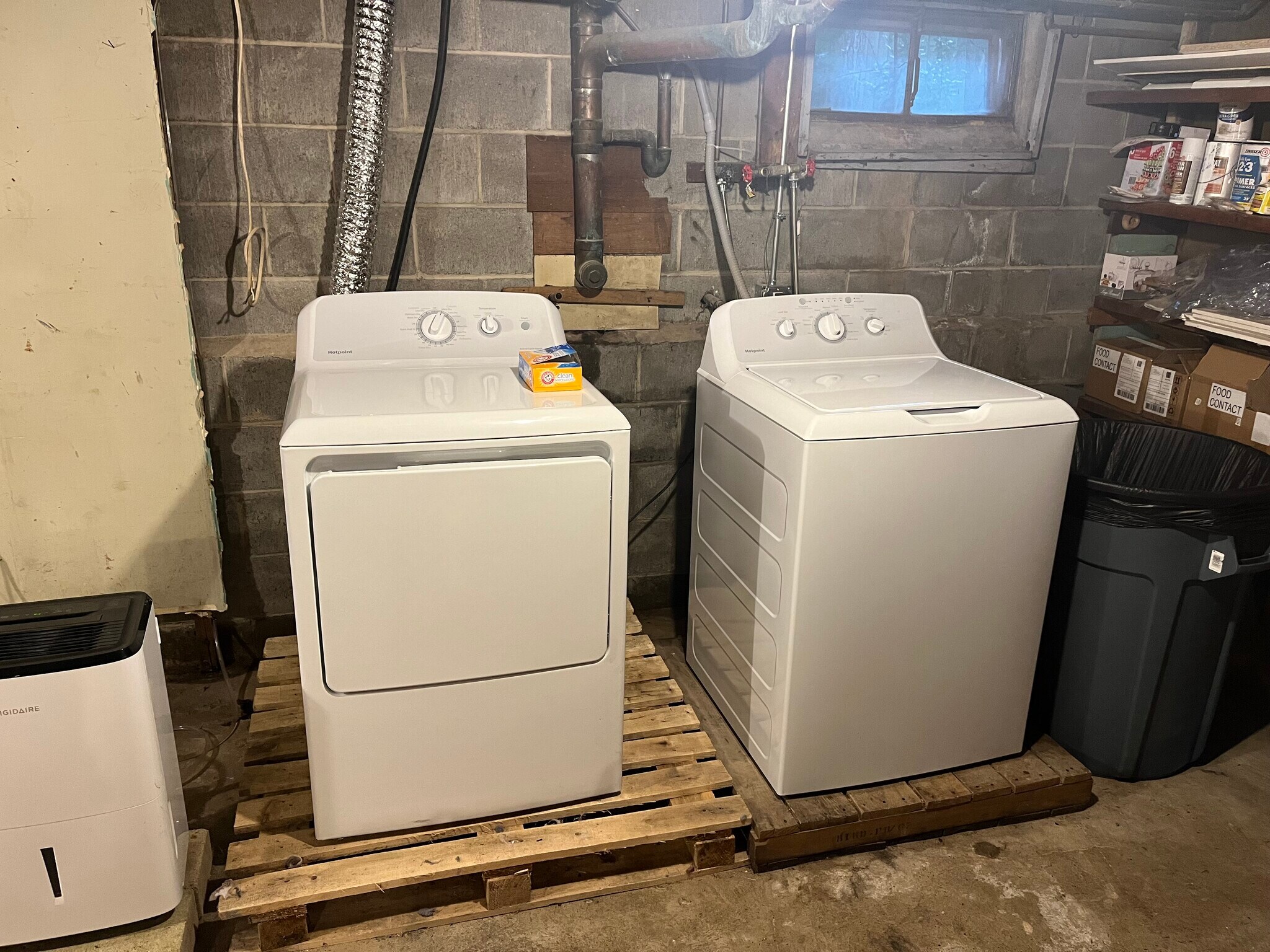 Shared washer/dryer - 1171 Main St