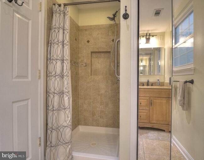 Building Photo - 2405 Earlsgate Ct