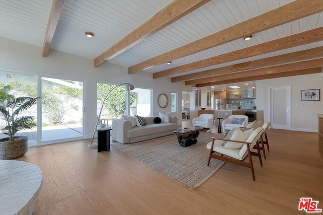 Building Photo - 211 Bellino Dr