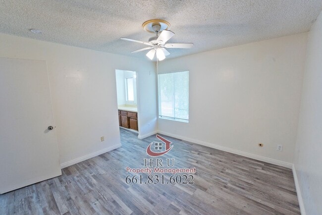 Building Photo - SW-Bakersfield 3 bedrooms 1 baths