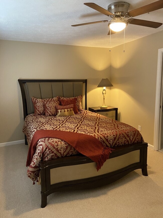 Bedroom 2 - 21 Villa Ct SE