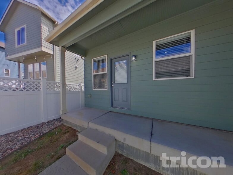 Building Photo - 2290 St Claire Dr