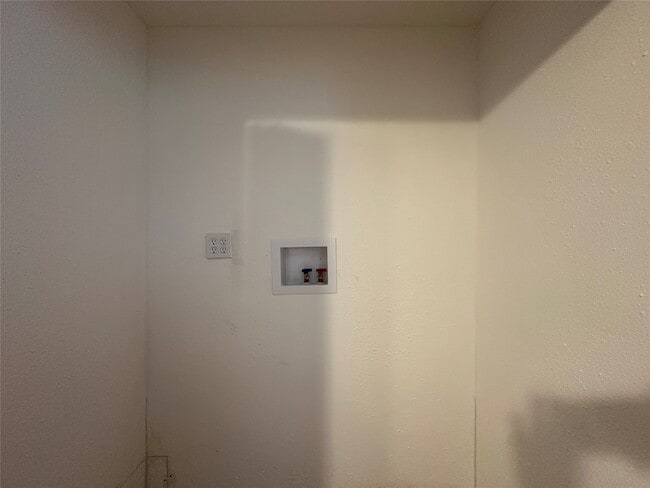 Building Photo - 4911 Delano St