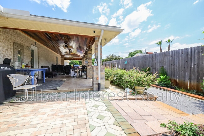 Building Photo - 501 Benning Dr