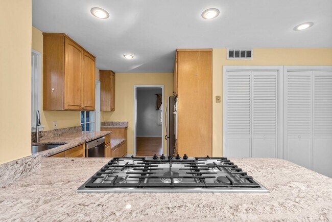 Building Photo - 3 Bed 3 Bath - Kensington Craftsman - Move In Ready