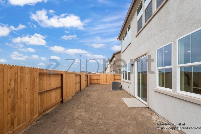 Building Photo - 342 Gold Coast Rd