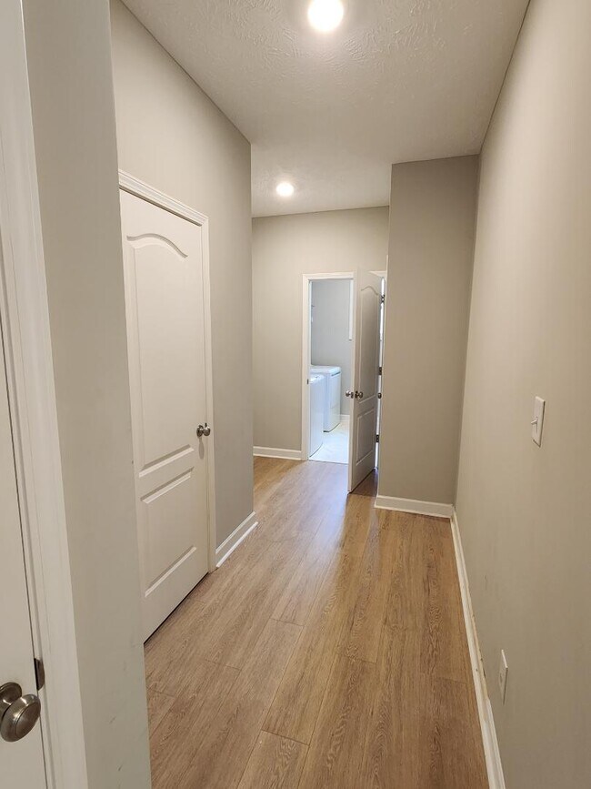 Building Photo - 111 Clearwater Harbor