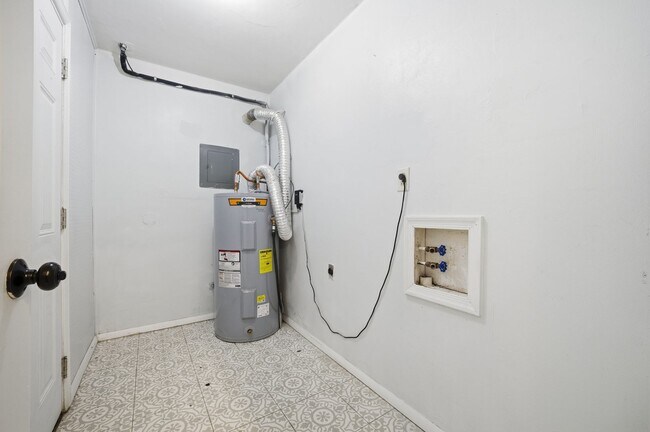 Building Photo - OPEN HOUSE SATURDAY THE 20TH 1PM-3PM! Three-bedroom, two-and-a-half bathrooms in Pembroke Meadows!