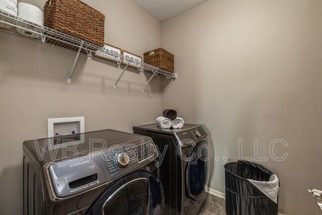 Building Photo - 9366 Primo Ln