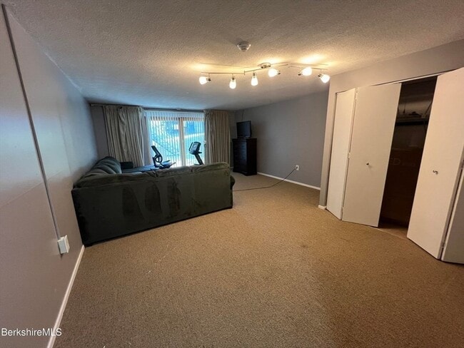 Building Photo - 1 Rolling Hills