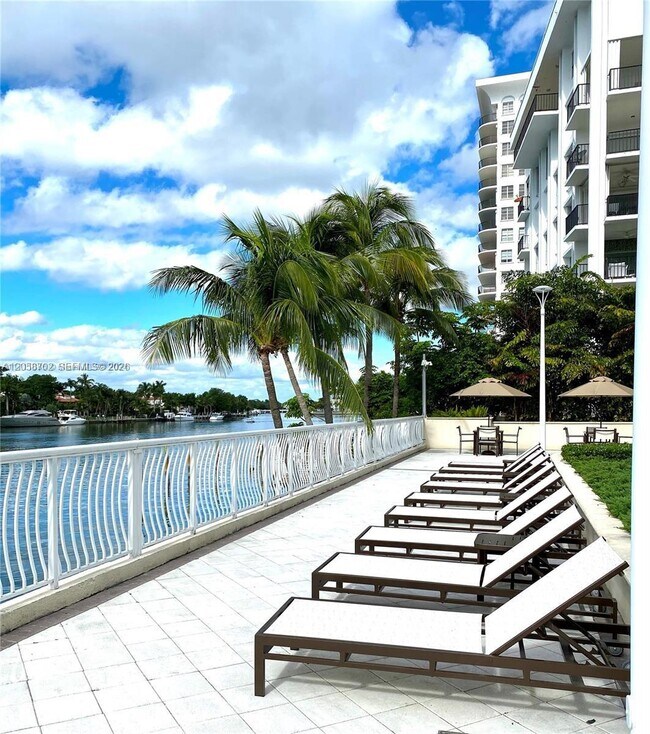 Building Photo - 5600 Collins Ave