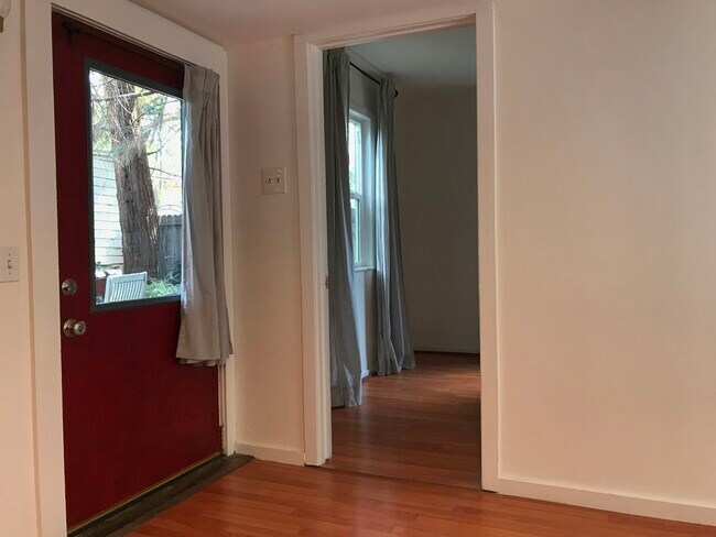 Building Photo - 825 57th St