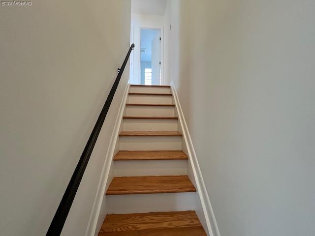 Building Photo - 141 Manorhaven Blvd