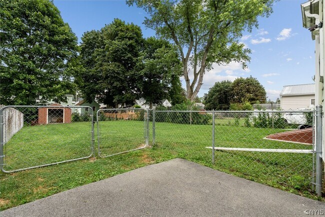 Building Photo - 211 Windemere Rd