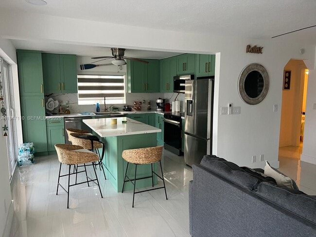 Building Photo - 27346 Martinique Ln