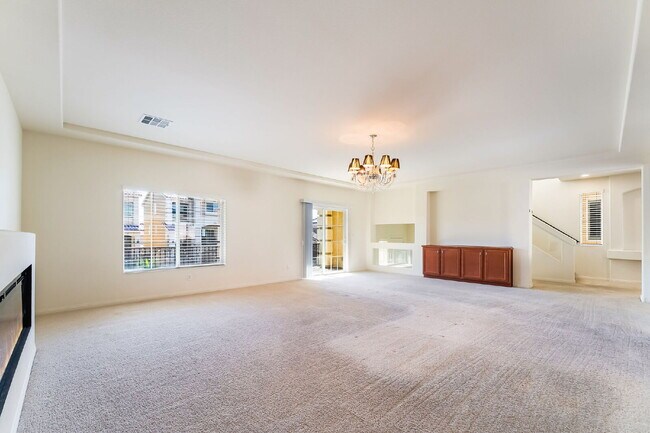Building Photo - 4 bedroom home, 4 bathrooms,  with a fully self  contained casita with a 3 car garage