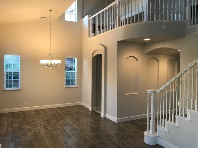 Building Photo - 6121 Lockridge Dr