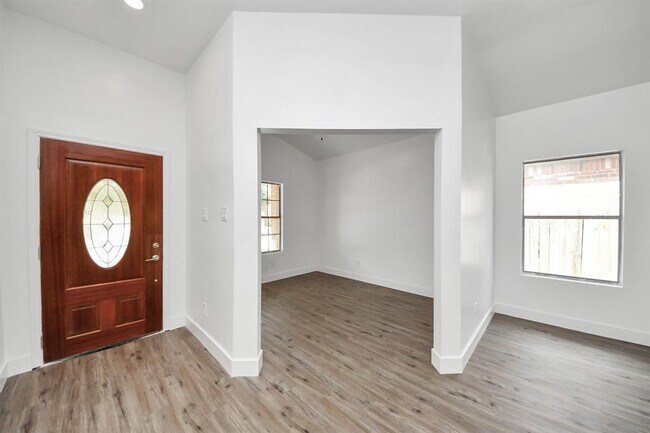 Building Photo - 23714 N Newport Bend