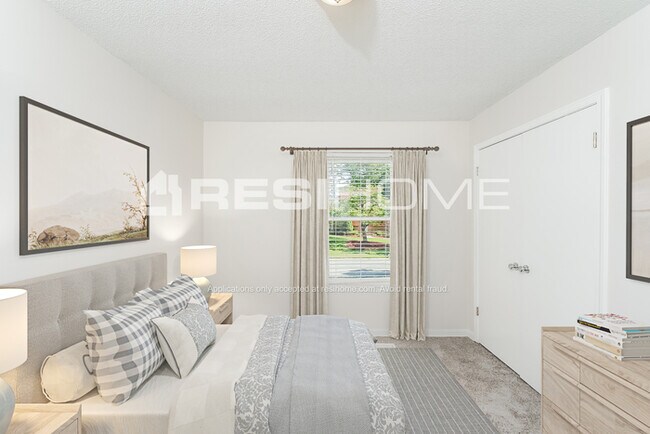 Building Photo - 1115 Shadow Creek Dr Ne