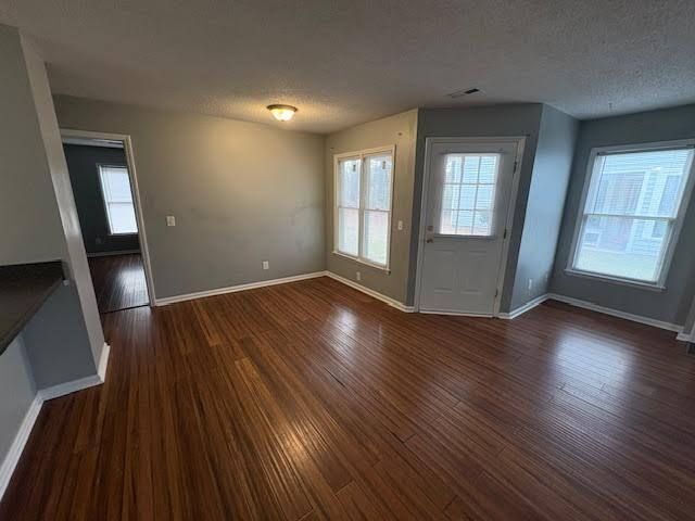 Building Photo - 102 W Victoria Ct