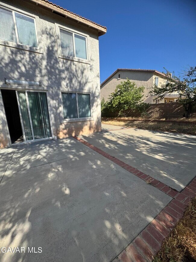 Building Photo - 39333 Bastille Ln