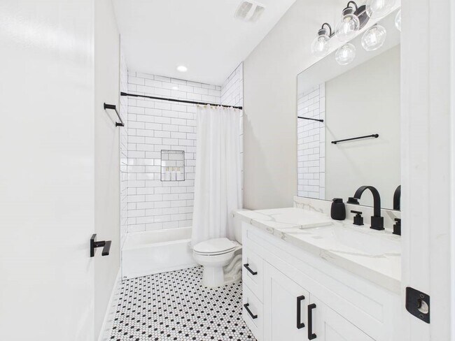 Building Photo - 6310 Norland St