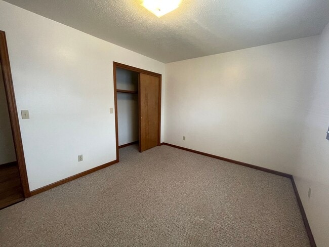 Building Photo - 211-C