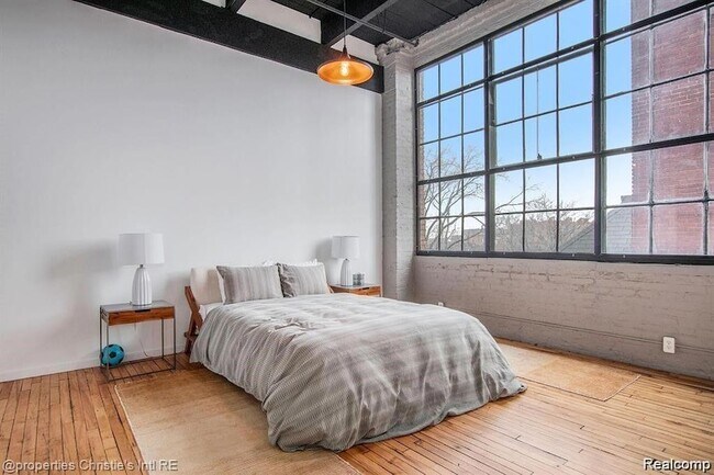 Building Photo - 1535 Sixth St