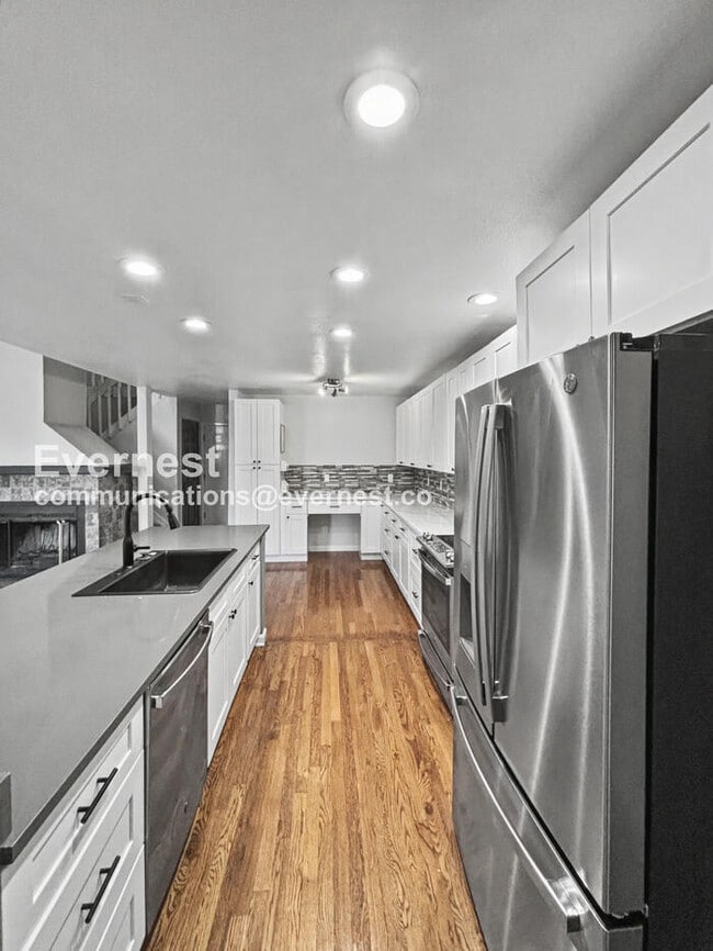 Building Photo - Comfort Meets Community in Centennial with 2 Car Garage / 3 beds & 3 baths / Coming Soon!