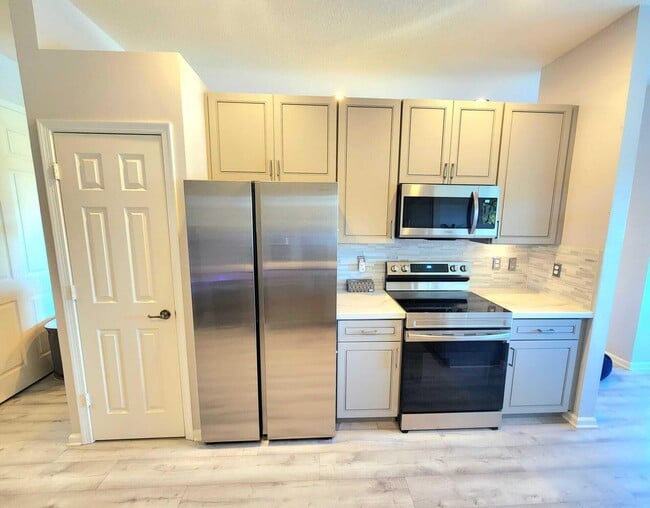 Building Photo - 2247 SW Cape Cod Dr