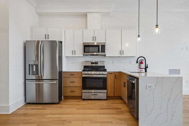 Building Photo - 169 Bowers St